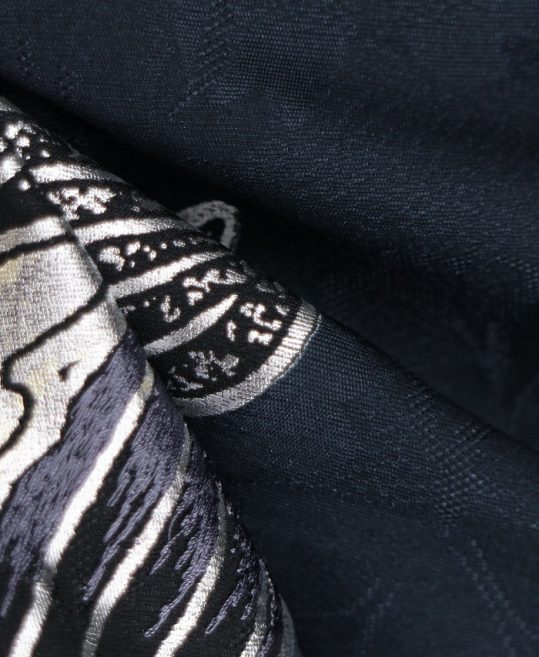 成人式振袖[シンプル]黒に近いくすんだ濃紺に銀の牡丹[身長177cmまで]No.1094